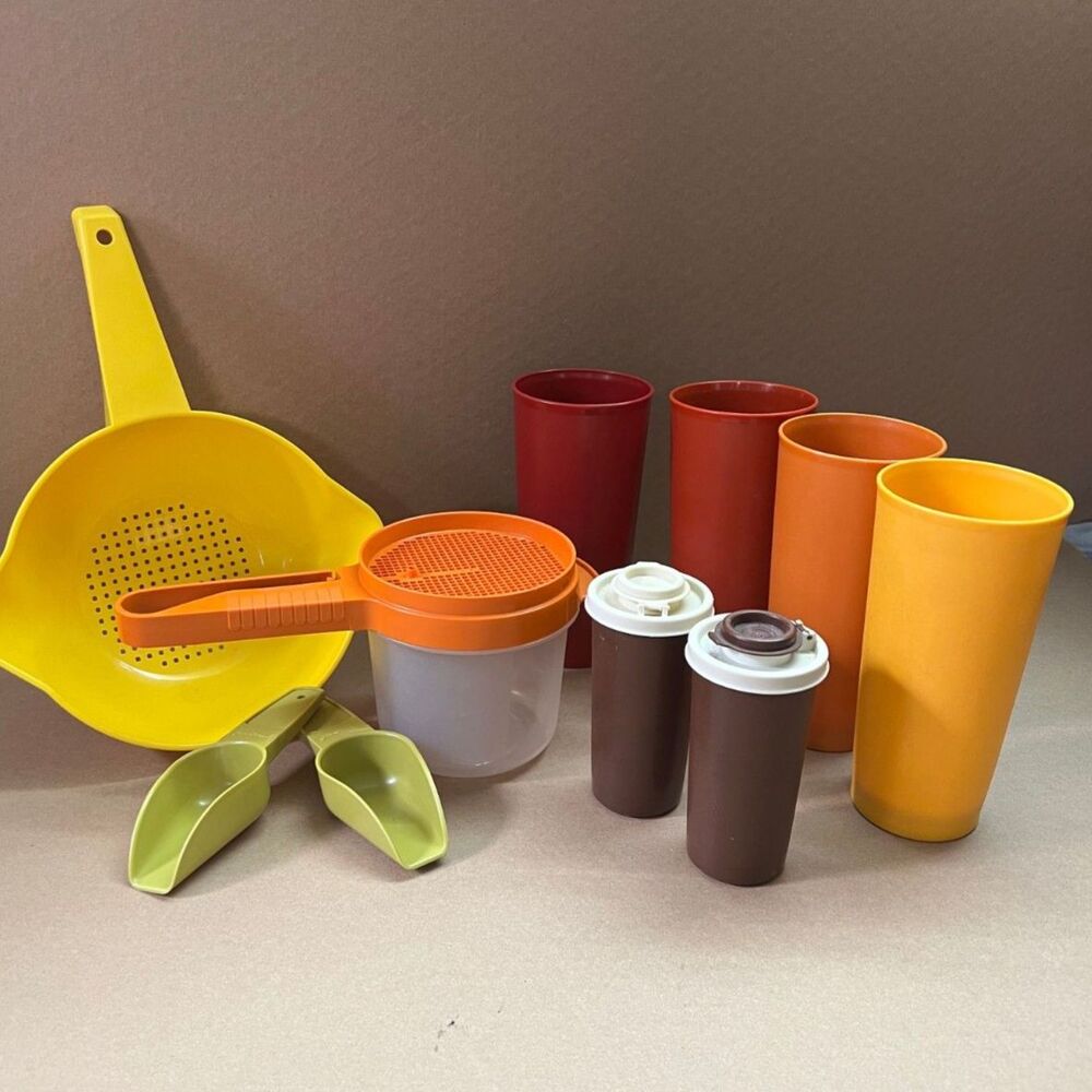 13 pc Vintage Retro Tupperware Colander Salt/Pepper Sifter 16 oz cups Scoops